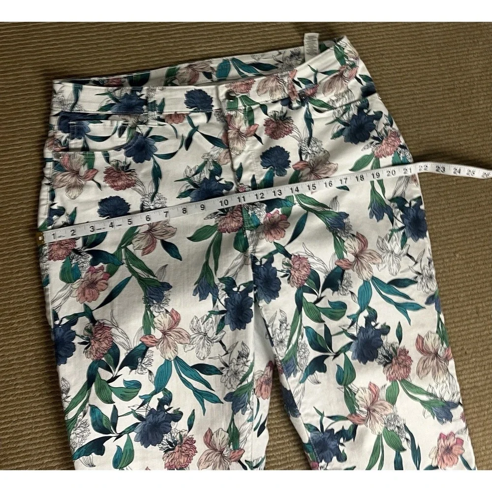 Chicos Pants 2.5 Multicolor‎ Floral Perfect Straight Stretch Girlfriend Slim Leg
